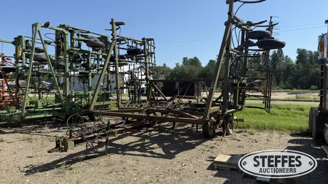 John Deere chisel plow