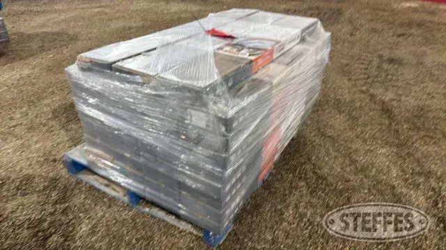 (35 boxes) Goodfellow laminate flooring