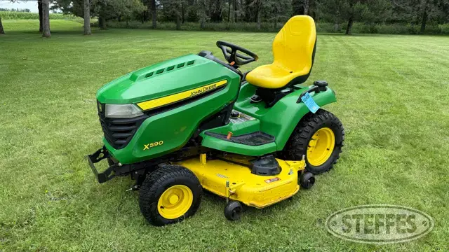 2016 John Deere X590