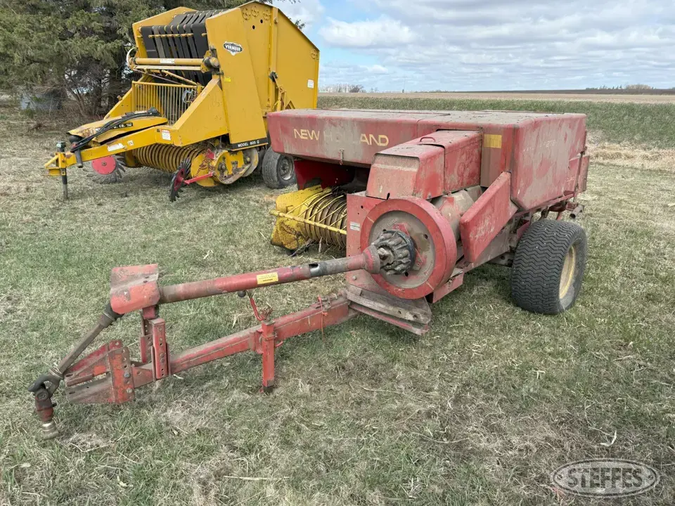 New Holland Hayliner 276 Square Baler