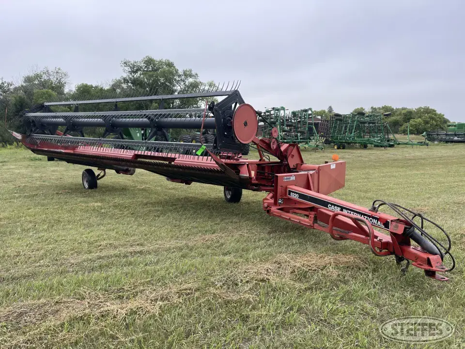 Case IH 8220 Pull-Type Swather