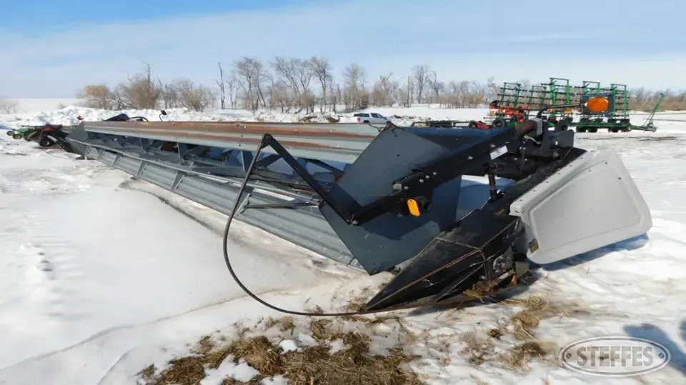 2001 Gleaner 700 Rigid Head