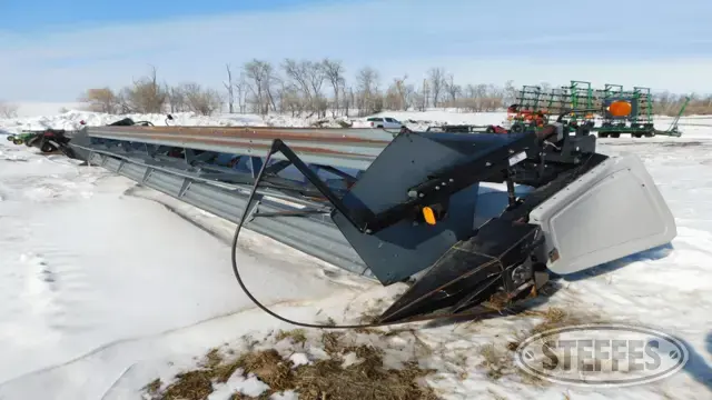2001 Gleaner 700