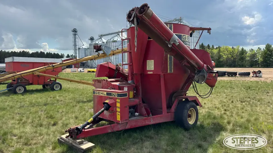 Gehl 170 Mix-All Forage Processing