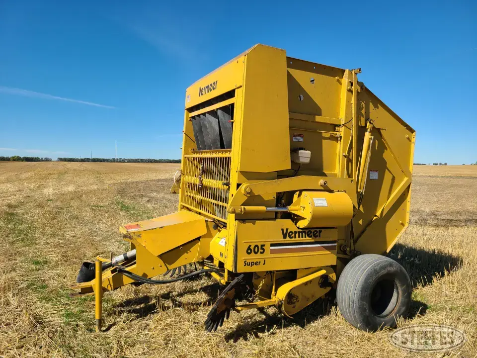 Vermeer 605 Super J Round Baler