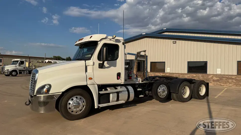 2019 Freightliner CA125DC Conventional Truck without Sleeper