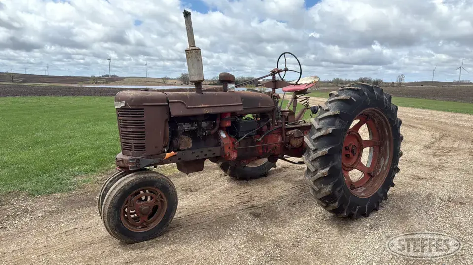 1950 Farmall H 2WD Tractor