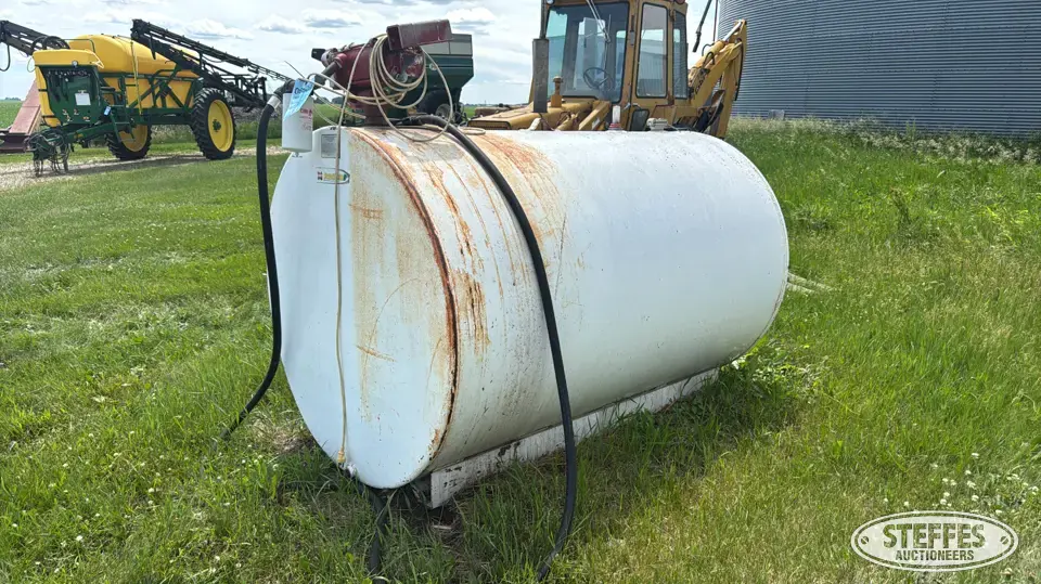 Derson Mfg. 550 gal. fuel tank