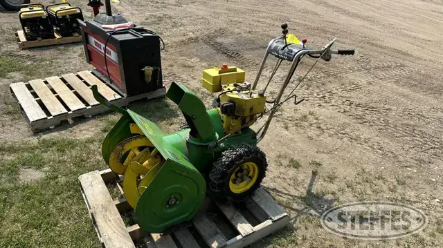 John Deere 726