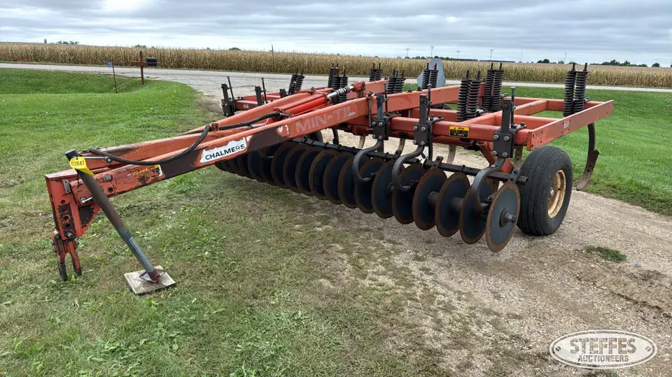 Allis-Chalmers 1500 Min-Til Chisel Plow