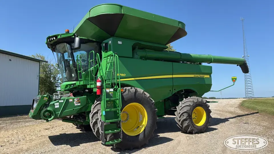 John Deere S780 Combine