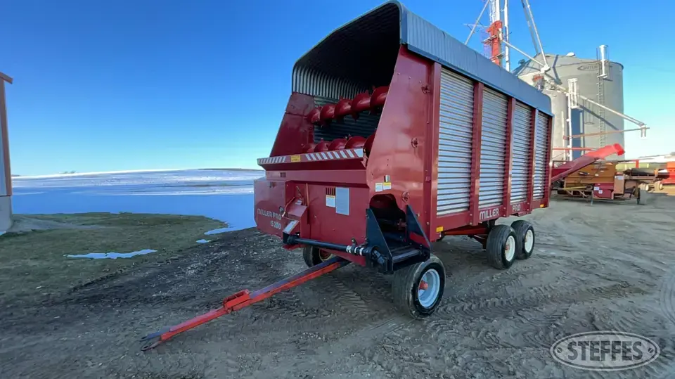 Miller Pro 5300 Forage Wagon