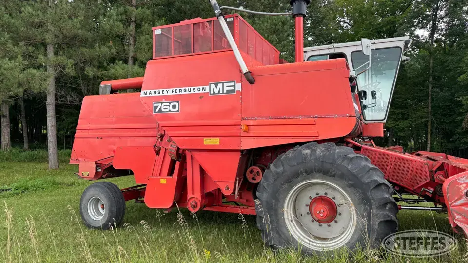 Massey Ferguson 760 Combine