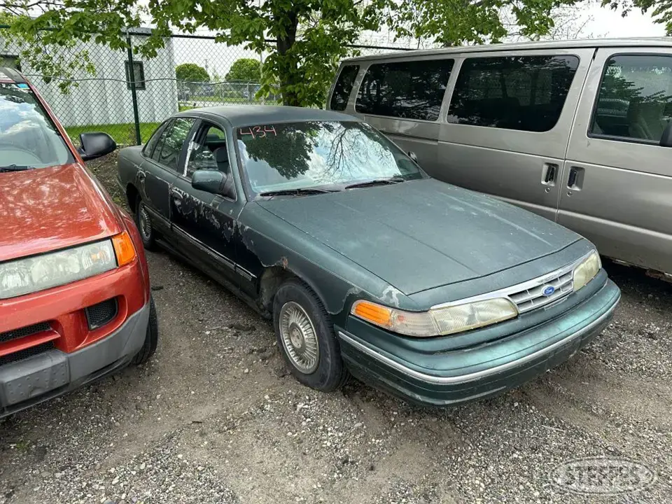 1996 Ford Crown Victoria Car