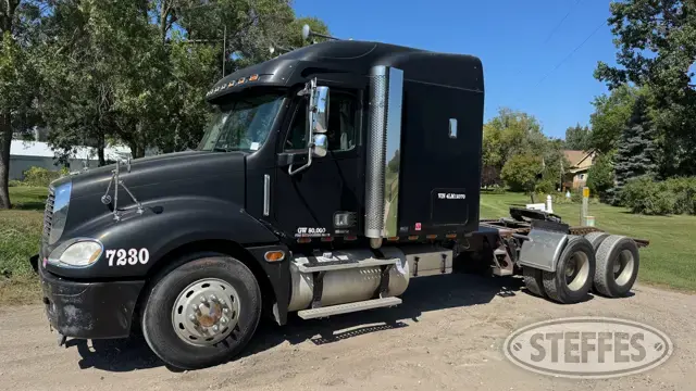 2004 Freightliner Columbia 120