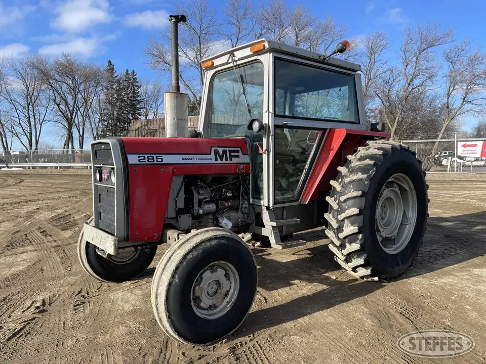 1981 Massey Ferguson 285 2WD Tractor