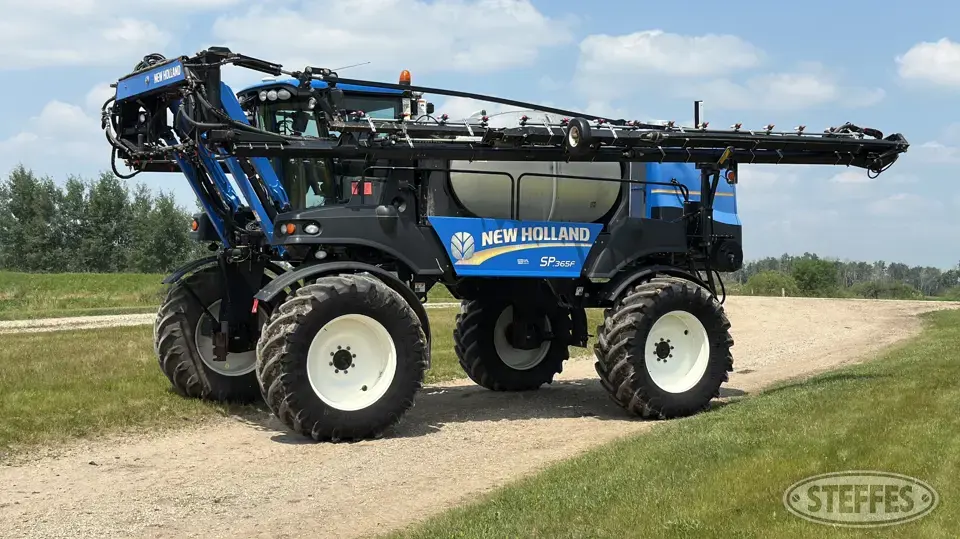 2012 New Holland SP.365F Self-Propelled Sprayer