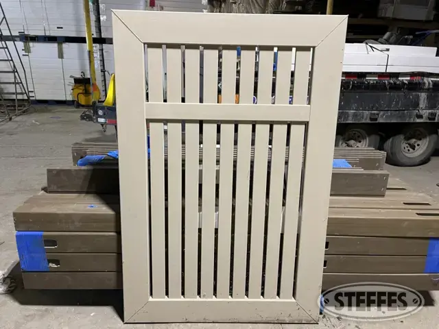 Khaki Chesapeake gate