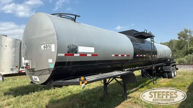 1999 E.D. Etnyre & CO CT-1040 Black Topper 2000 Series