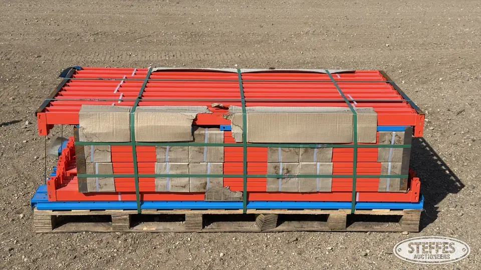 Steel shelves Storage and Bench