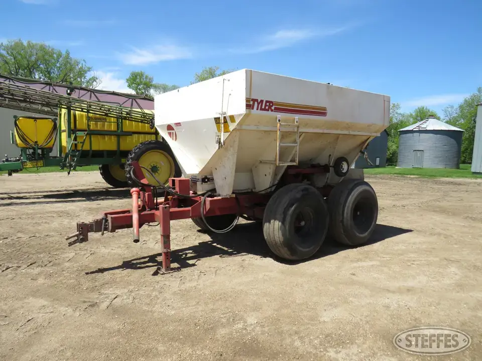 Tyler 6806 Pull-Type Dry Spreader