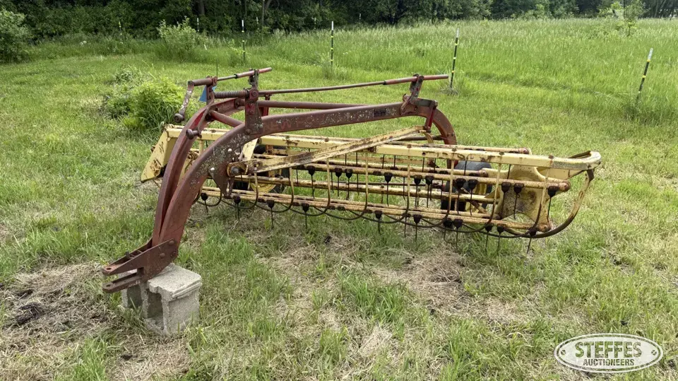 New Holland 256 Rake