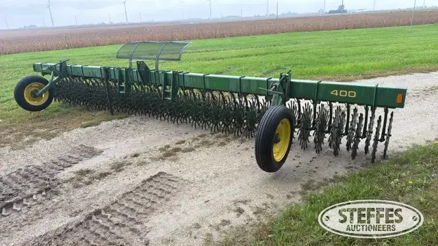 John Deere 400