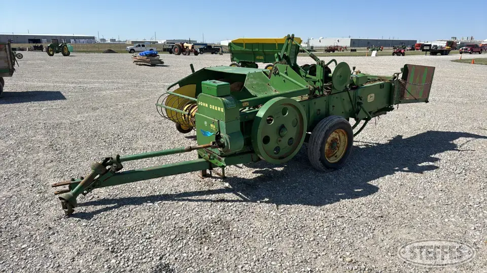 John Deere 24T Square Baler