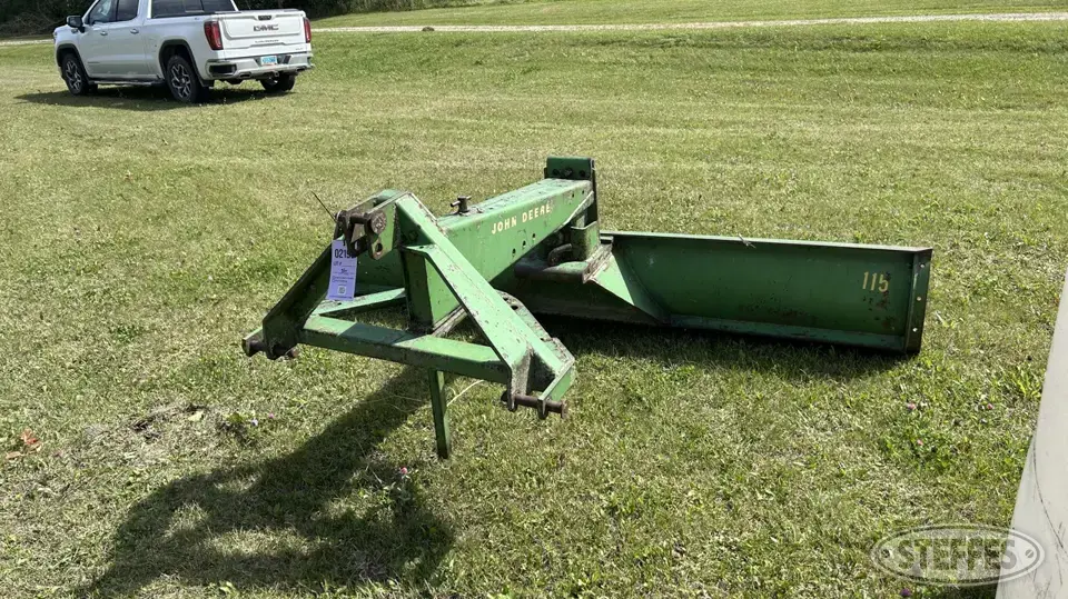 John Deere 115 Straight Blade