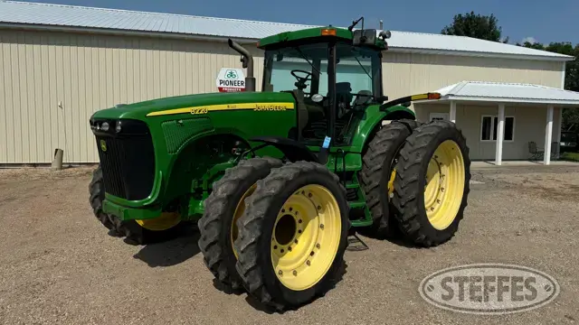 2003 John Deere 8220