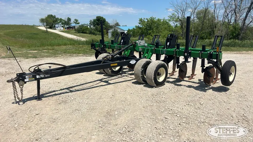 2010 Unverferth Zone-Builder 130 Ripper