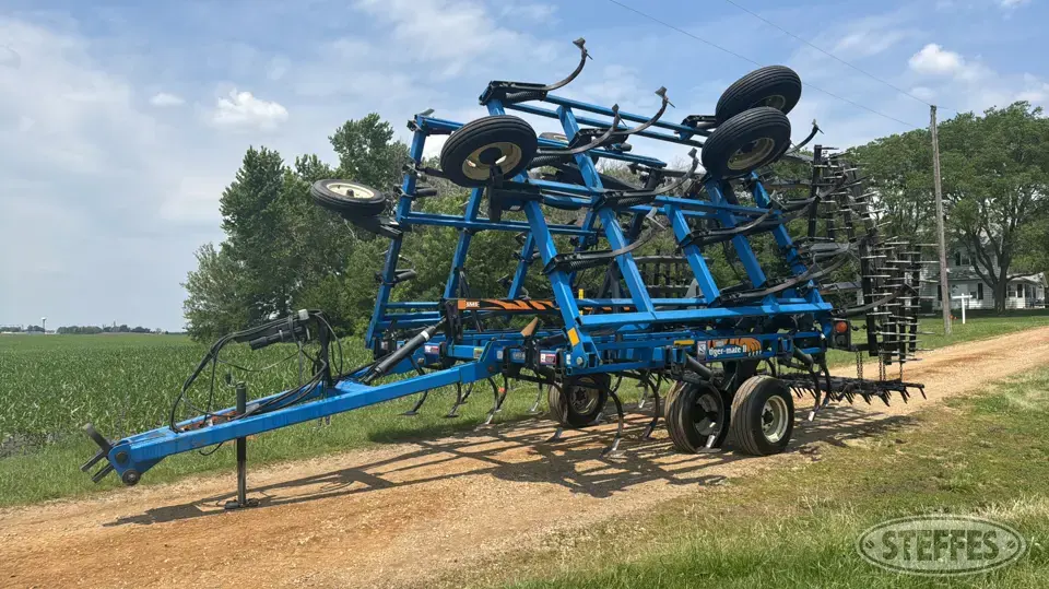 1997 DMI Tiger-Mate II Field Cultivator