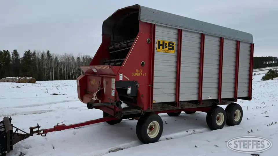 H&S Super 7+4 Forage Wagon
