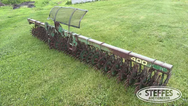 John Deere 400