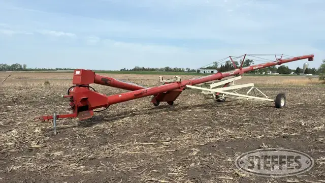 Buhler Farm King 1060