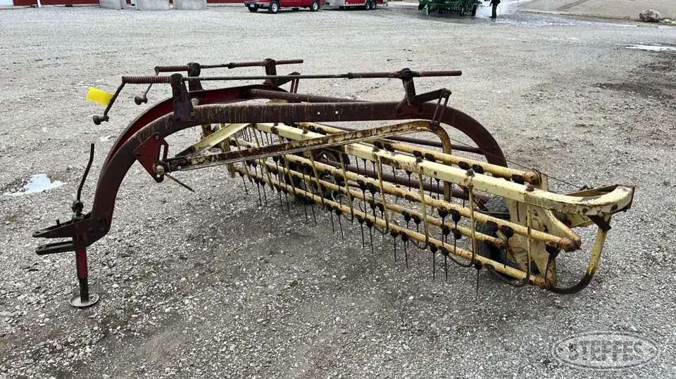 New Holland 256 Rake