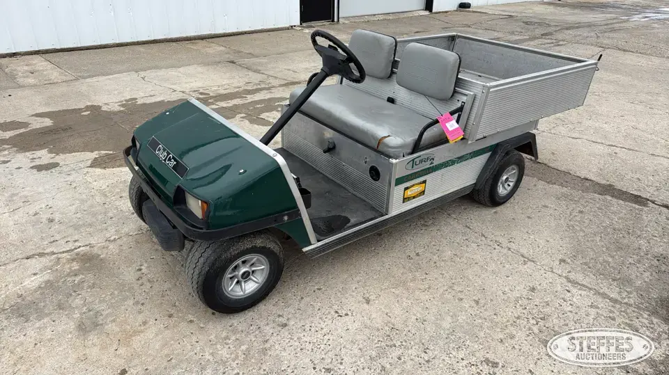2001 Club Car Turf 2 Golf Cart