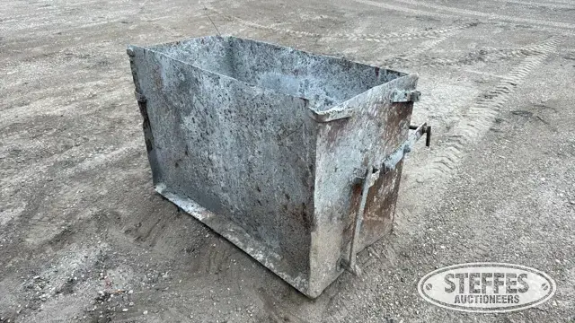 Concrete dump hopper