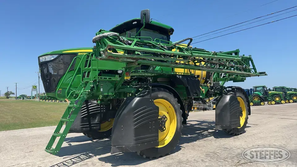 2019 John Deere R4030 Self-Propelled Sprayer