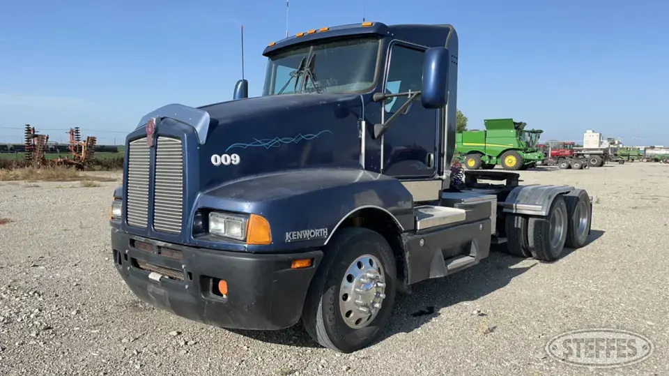 2005 Kenworth T600 Conventional Truck without Sleeper