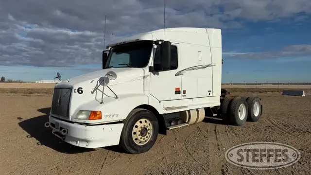 2000 Volvo VNL
