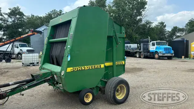 1997 John Deere 566