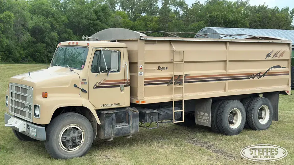 1984 International F2375 Grain Truck