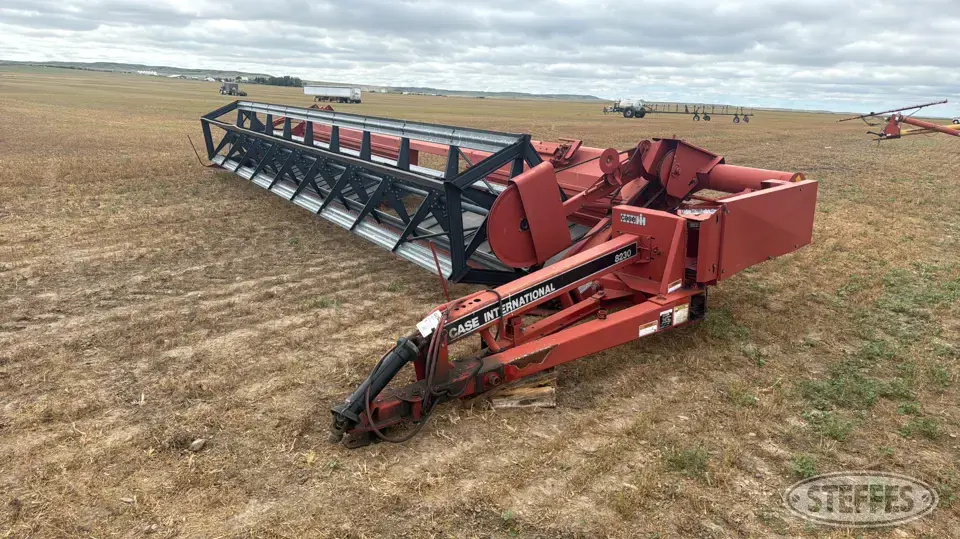 Case IH 8230 Pull-Type Swather