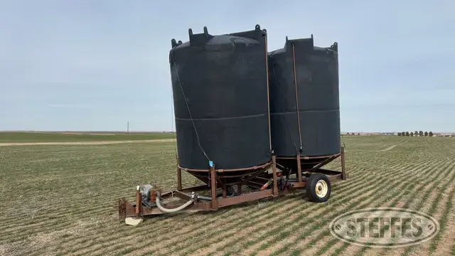 Single axle liquid fertilizer tender trailer