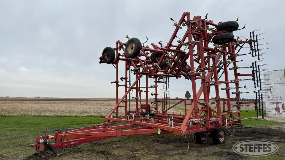 Wil-Rich 3400 Field Cultivator