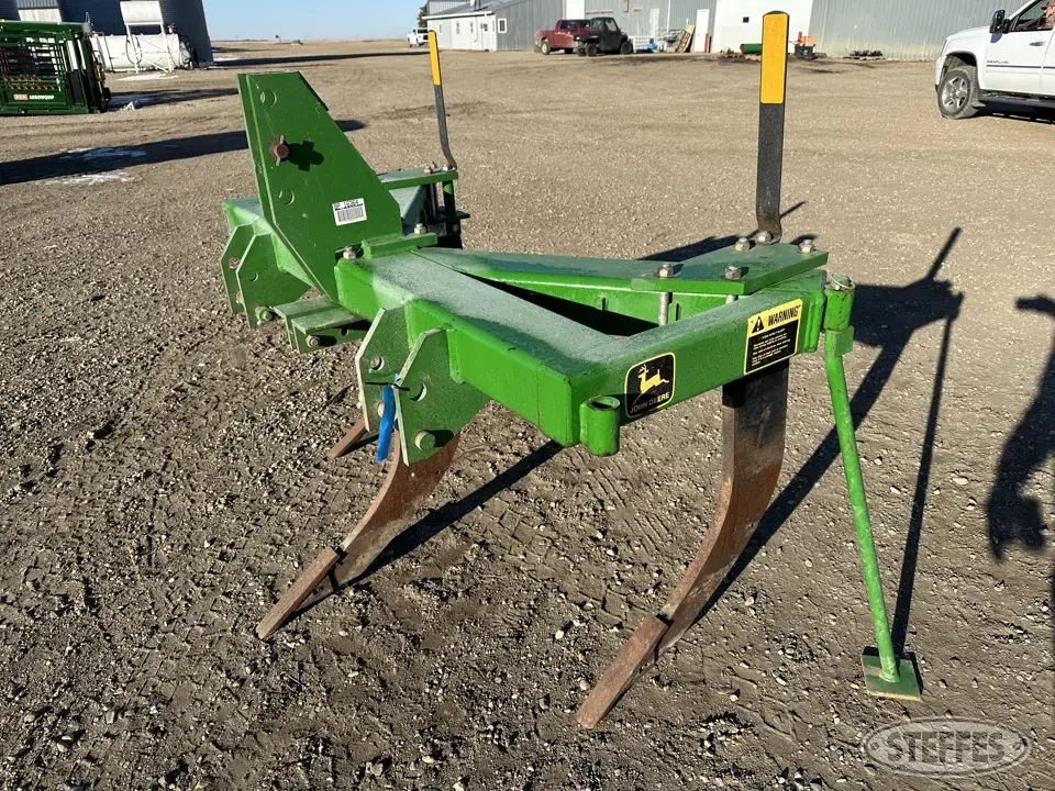 John Deere 913 Ripper