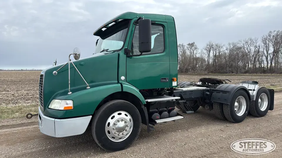 2007 Volvo VNM Conventional Truck without Sleeper