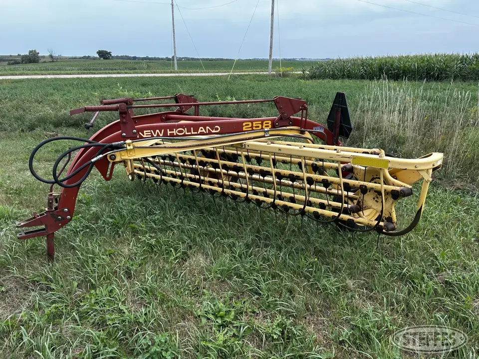 New Holland 258 Rake