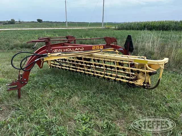 New Holland 258